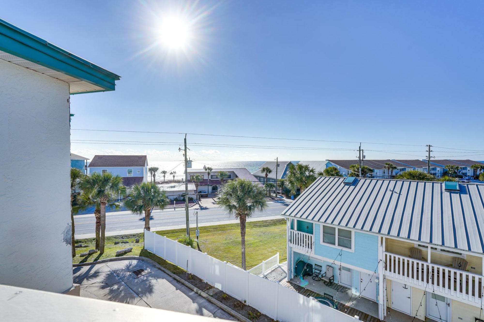Panama Townhome With Deck, Ocean Views Holiday home *